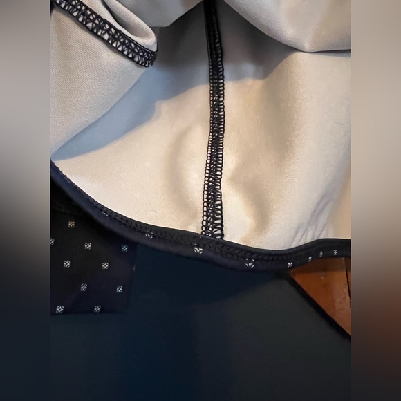 Vineyard Vines Performance Navy and White Women's Half Zip Top - Picture 5 of 5